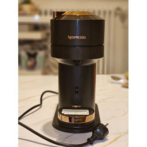 Cafetière Nespresso Vertuo Next Premium avec 60 capsules