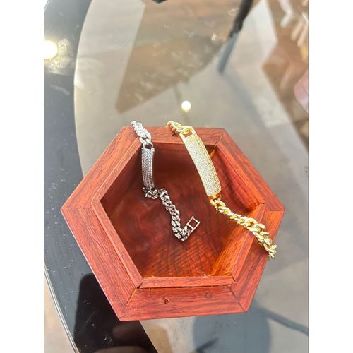 Deux Bracelets Faits À La Main Avec Plateau En Bois De Rose Naturel