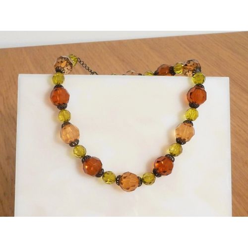 Collier À Perles En Plastique Rouge Orangé, Saumon Et Jaune Vert