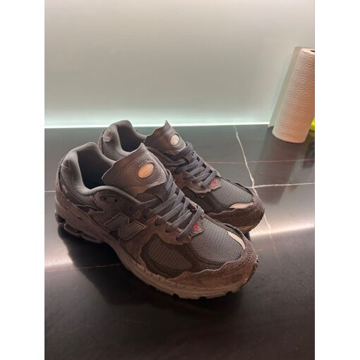 New Balance 2002r