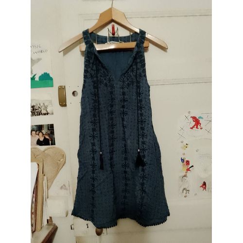Robe Bleue Motifs Et Broderie Noirs 36 S Creeks.