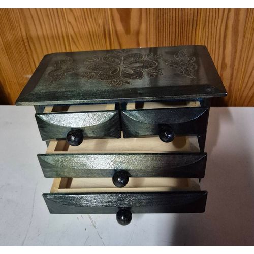 Mini commode bois 4 tiroirs vernis teinté vert foncé motif floral gravé boîte à bijoux