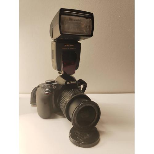 Nikon d3400 24.2 mpix + Objectif 18-55 mm avec flash speedlight Yongnuo, kit de nettoyage, chargeur batterie et piles, sacoche Nikon, deux cartes mémoire 2GB et 16 GB