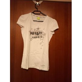 Tee-Shirt Adidas Taille 38, Manches Courtes Froncées Sur L'épaule, Coloris Blanc, Sérigraphie Adidas Et Étoiles Noires Sur Le Devant, Logo Marque Brodé Sur Le Bas À L'avant,95% Coton, 5% Élasthanne.