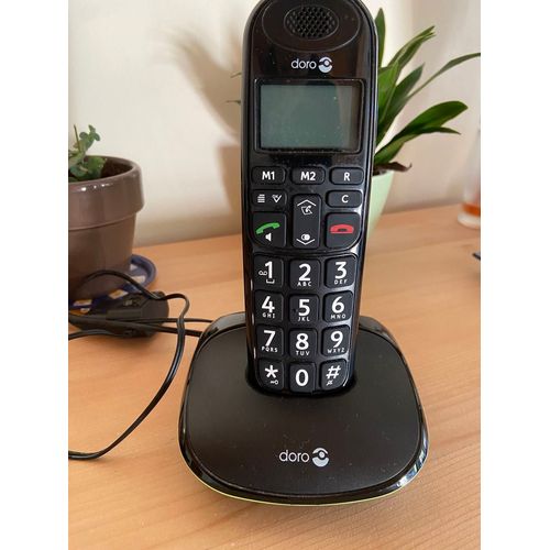 Téléphone fixe adapté personnes âgées.