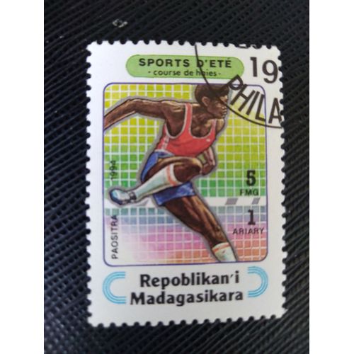 Timbre Madagascar Y T 1359 Sports D'Été - Haies 1994 (010609 )