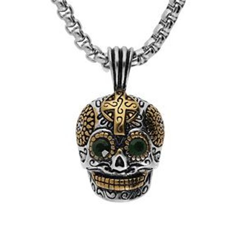 Collier Acier Pendentif Tête De Mort Motif Croix Pvd Jaune Et Yeux Oxydes Verts 50+5cm