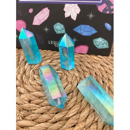 Tour Quartz Aqua Aura – Pierre Bleue Vibrante & Énergétique
