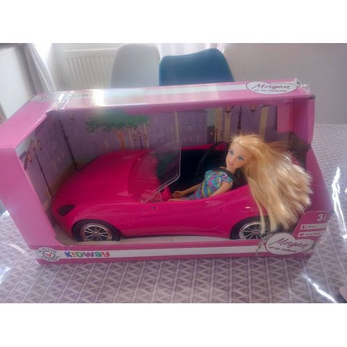 Barbie dans décapotable