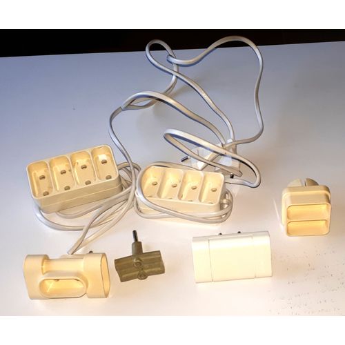 Lot de prises multiples pour prises de courant sans terre à 2 trous - 2 blocs quadruples avec cordon + 2 multiprises triples + 2 multiprises doubles - marques LEGRAND - LUX- BRUN
