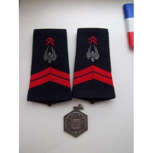 Équipement Collection Lot Épaulettes Militaire École Application Train Médaille