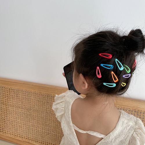 Cozlly 50PCS Pince à Cheveux Bébé Fille, 3 cm Snap Barettes BB, Mini  Barrettes à Cheveux en Métal, Accessoires de Cheveux, Barrettes Colorées  Épingle