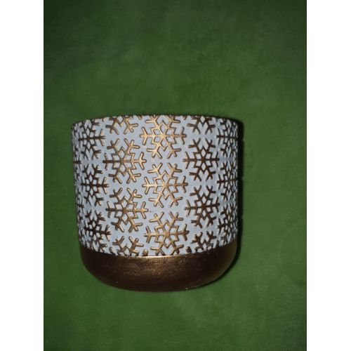 Pot blanc et flocons dorés