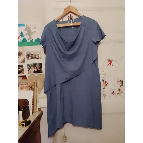 Robe Légère Asymétrique Bleue 40 L Blanche Porte.