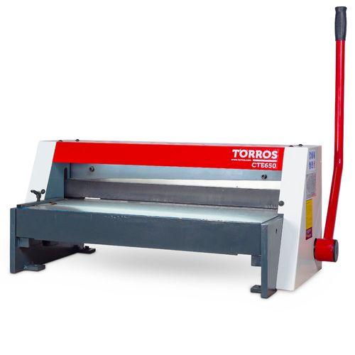 Cisaille guillotine manuelle d'établi largeur du travail 650 mm épaisseur jusque 1,25 mm butée 500 mm éclairage ligne de coupe Torros CTE650