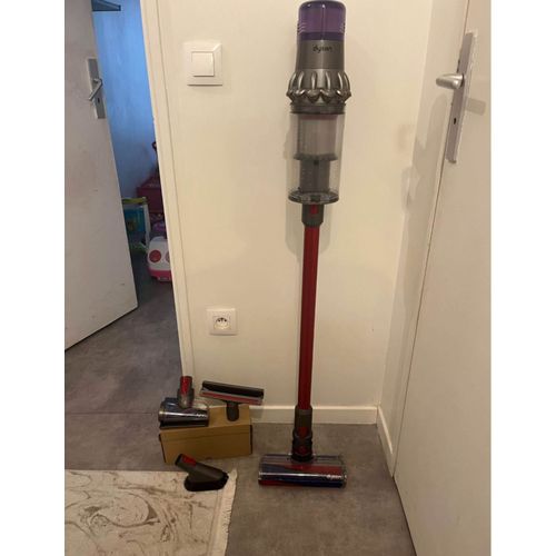 Aspirateur dyson sous garantie à avec accessoires 
