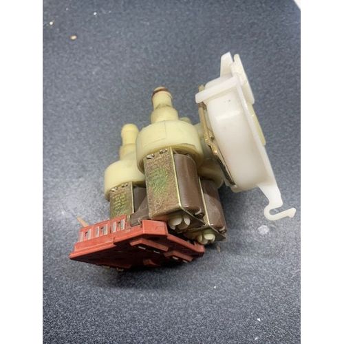 Electrovanne 3 voies 90° B25p524 Piece d'origine pour lave linge - 1881620, 1678012 Avec circuit imprime Lave-linge MIELE
