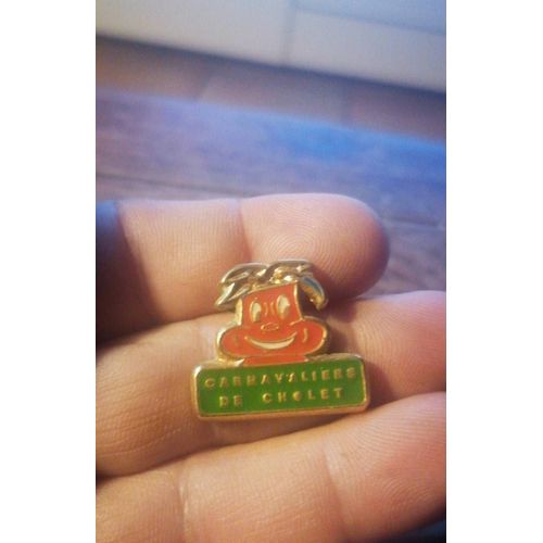 Pin's Carnaval Carnavaliers De La Ville De Cholet