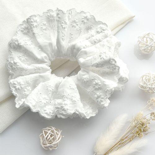 Chouchou Classique Pour Cheveux En Tissu Brodé Rétro Chic Blanc