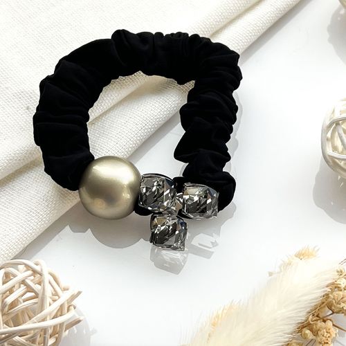Chouchou Classique Pour Cheveux En Satin À Cristaux Et Perle Sophistiqué Doré