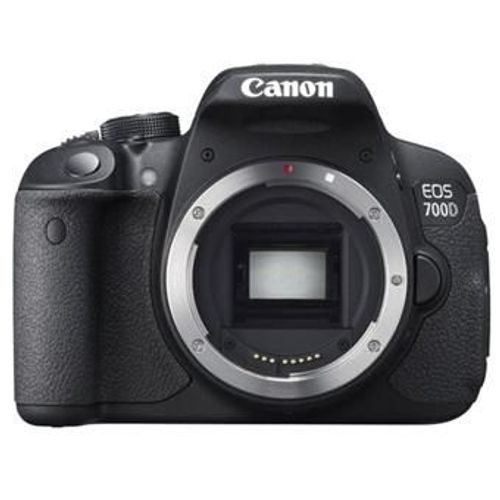 Canon EOS 700D 18 mpix + Objectif EFS 18-200mm F/3.5 5.6