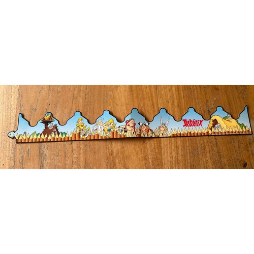 Couronne Asterix Format 530 X 70 Mm En Tres Tres Bon Etat Comme Neuf