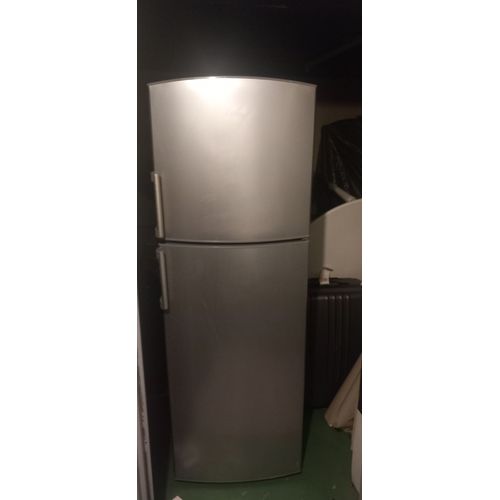 Vends réfrigérateur fonctionnel de couleur gris porte du haut congélateur rayé