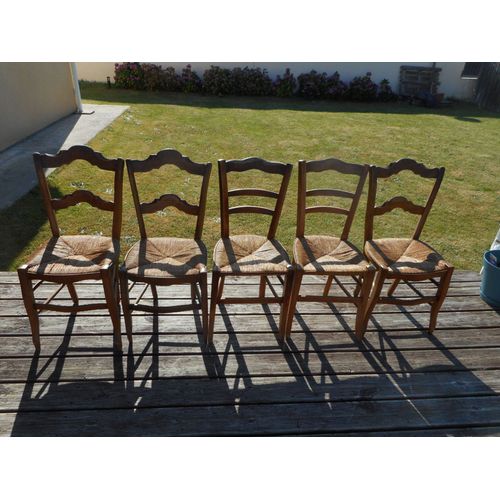 Vends Lot De 5 Chaises Anciennes En Bois Avec Assise En Paille. En Bon État Général (Bois Traité, Renforts- Barres Solides) Dimensions: Hauteur 83cm.Hauteur Assise 45cm.Profondeur: 36cm X 35cm.