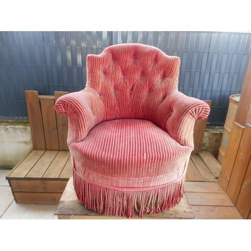 Beau Fauteuil Crapaud En Velours Rose Style Rétro Des Années 60.