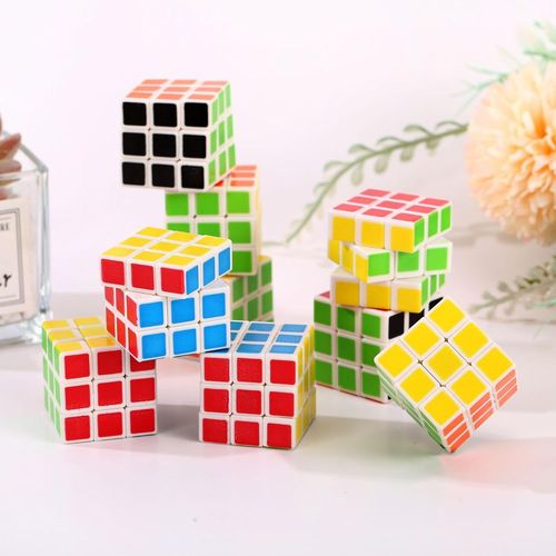 10 Pièces Mini Cube Magique, 2.9 × 2.9cm Cube, Jouets éducatifs pour Enfants Speed Cube Magique, Speed Cube 3x3, Cube Magique, pour Noël Party Cadeaux Filles et Garçons