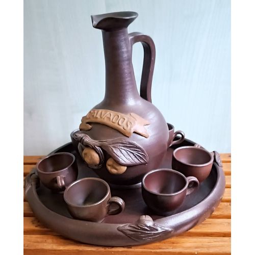 Service De Calvados En Grès