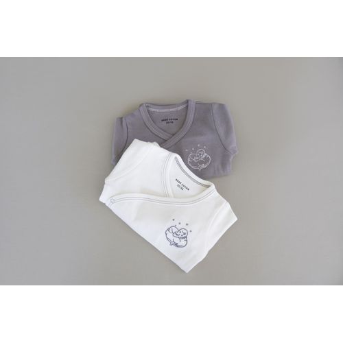 Body Cache-C?ur Gris Violine En Coton Bio, Doux Et Pratique Avec Boutons-Pression. Logo Bébé Coton Brodé, Manches Longues, Taille 0-3 Mois. Confort Et Élégance Pour Le Quotidien De Bébé.