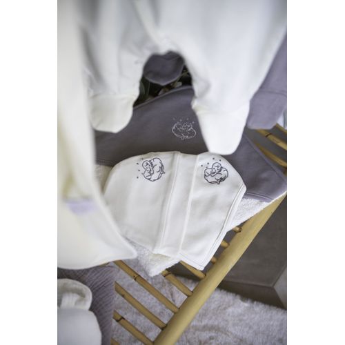 Bonnet En Coton Bio 0-3 Mois, Doux Et Confortable. Disponible En Gris Ou Écru, Avec Broderie Bébé Coton. Idéal Pour Garder Bébé Bien Au Chaud Avec Style Et Délicatesse.