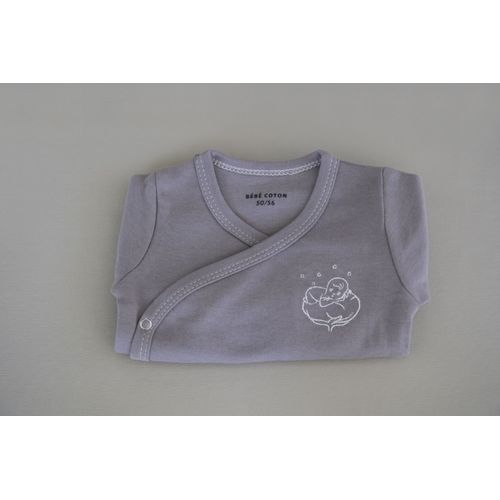 Body Gris Violine 0-3 Mois En Coton Bio, Doux Et Confortable. Coupe Cache-C?ur Avec Boutons-Pression, Logo Bébé Coton Brodé. Idéal Pour Habiller Bébé Avec Style Et Praticité Dès La Naissance.
