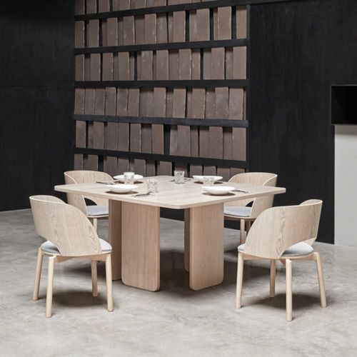 Table À Manger Carrée Design 137cm En Bois Naturel