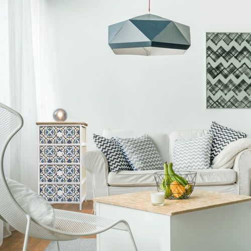 Table De Chevet Majolique Avec 3 Tiroirs En Bois Brun Et Bleu Et Blanc
