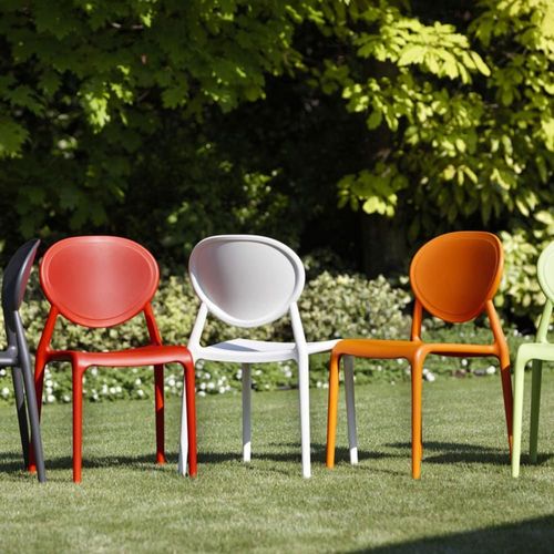 Chaise Design En Plastique Rouge