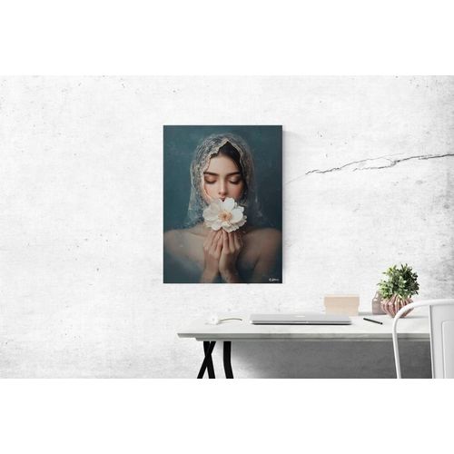 Tableau Femme avec fleur alu dibond 60x80