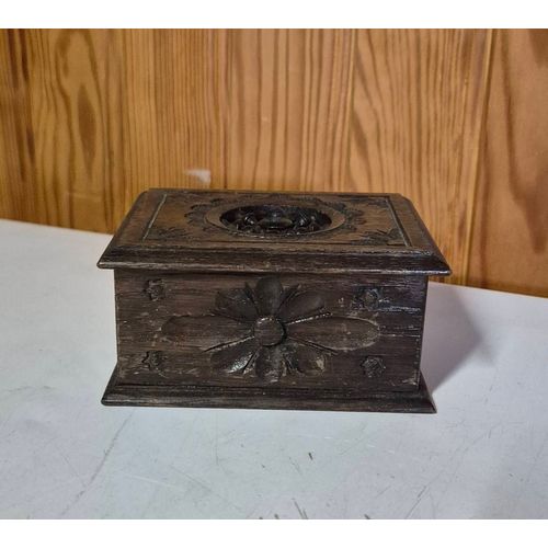 Boîte coffre en bois sculpté motif ajouré J.Gourret les petits meubles breton