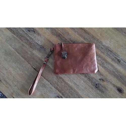 Pochette marron simili cuir