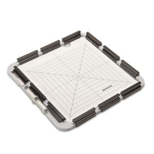 Cadre De Broderie À Pinces De Taille Moyenne - 215x215mm - Bernina : La Solution Parfaite Pour Les Passionnés De Quilt Blanc