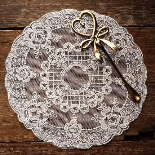 Lot De 2 Sets De Table Rétro En Dentelle Française,Napperons Ronds Brodés À Fleurs Exquises Pour Décoration De La Maison (Blanc Cassé,Diamètre 27 Cm)