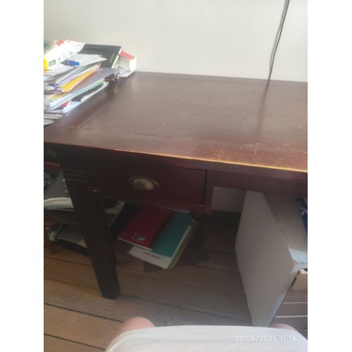 Bureau Bois Rouge Cause Déménagement