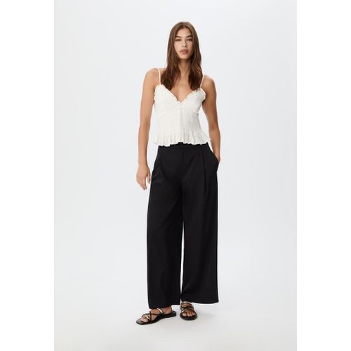 Stradivarius Top Ajusté À Volants Écru S