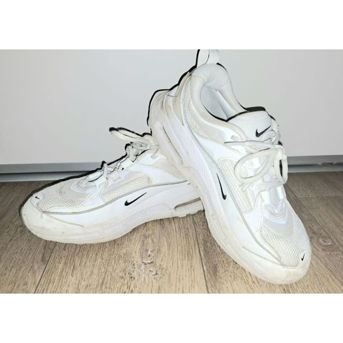 Baskets Nike Air Max Bliss Running Trainers Sneakers Officiel Femme 38 Chaussures Sport Couleur Blanc Course Trail Amorti Running Course Compétition Jogging Pro Marathon + De Vitesse