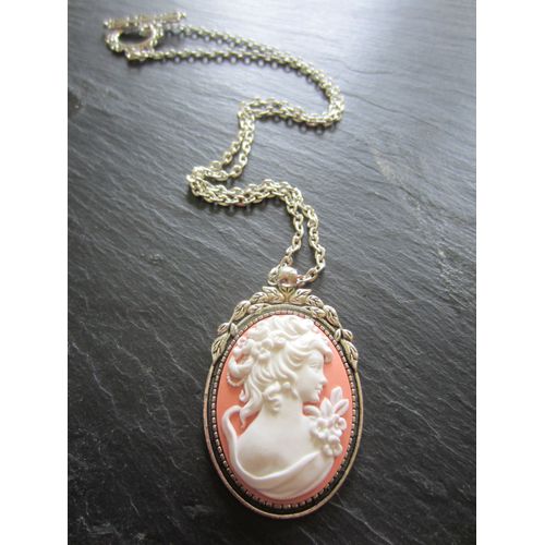 Collier Avec Cabochon Rétro