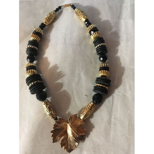 Elegant Et Imposant Collier Femme Noir /Dore