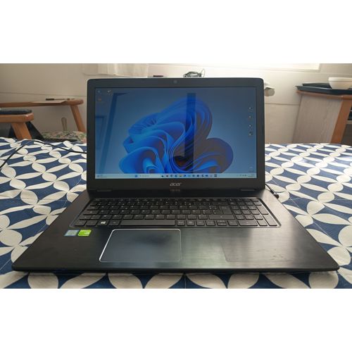 Acer Aspire E 17 E5-774G-33XK - 17.3" Intel Core i3-6006U - 2 Ghz - Ram 8 Go - SSD 1 To