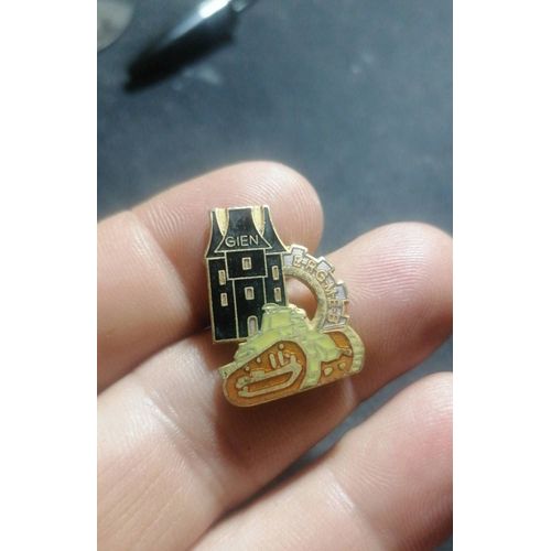 Pin's Armée / Insigne Ergm Eb Etablissement Réserve Générale Matériel Gien