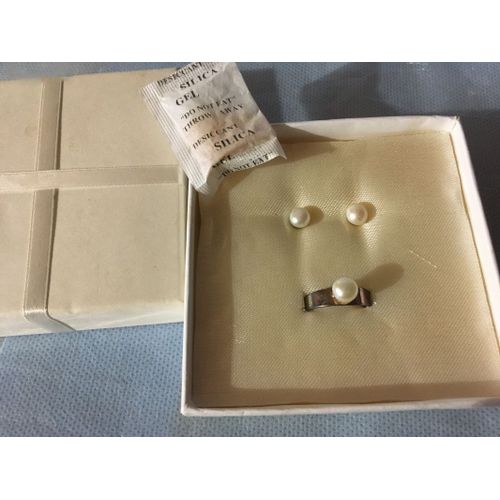 Ensemble Fantaisie Femme Boucles D'Oreilles + Bague - Coloris Argente + Perle